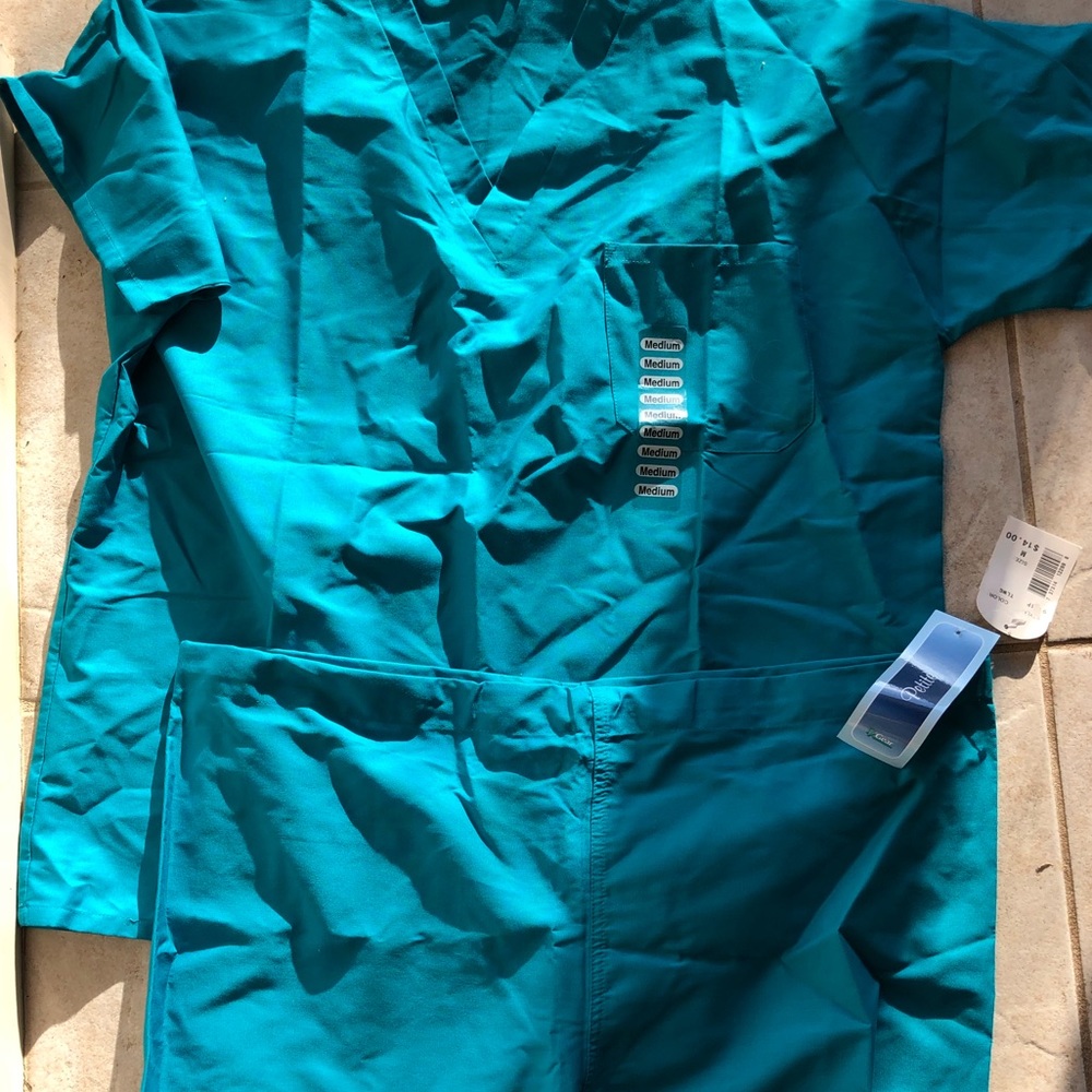 Woman’s teal scrub set in medium petite